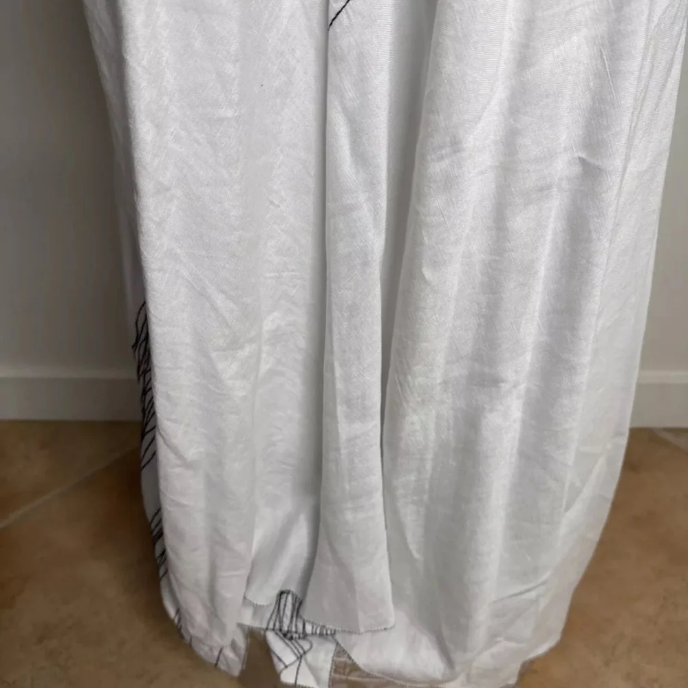 White Sleeveless Dress with Black Pattern linen - Picture 3 of 3